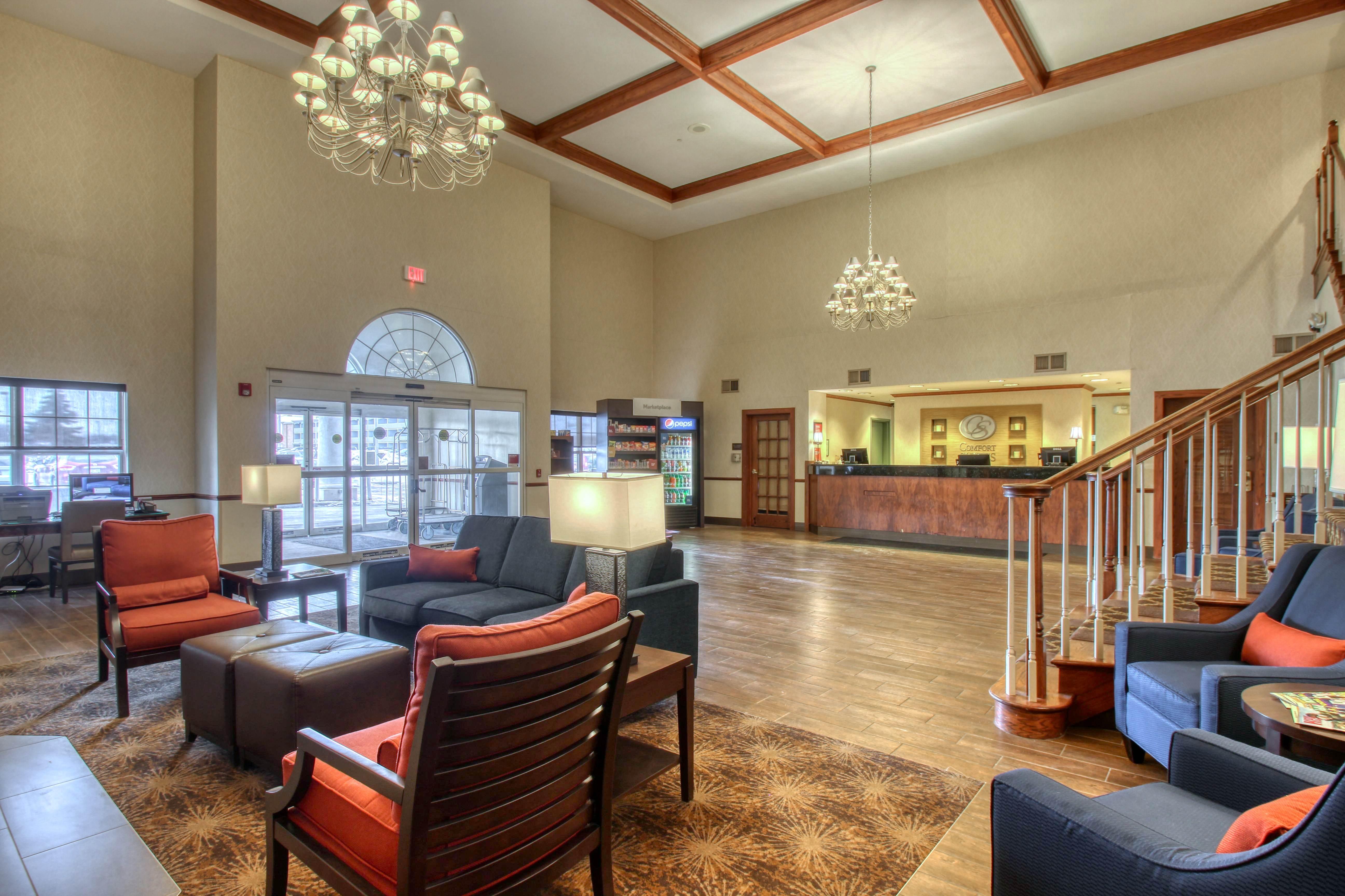 Comfort Suites Milwaukee Airport Oak Creek Exterior photo