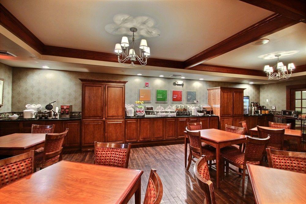 Comfort Suites Milwaukee Airport Oak Creek Exterior photo