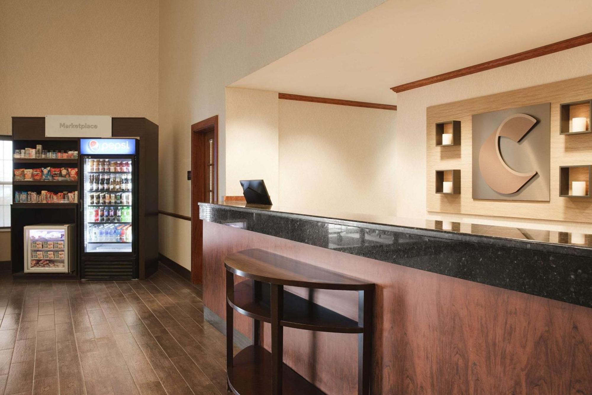 Comfort Suites Milwaukee Airport Oak Creek Exterior photo