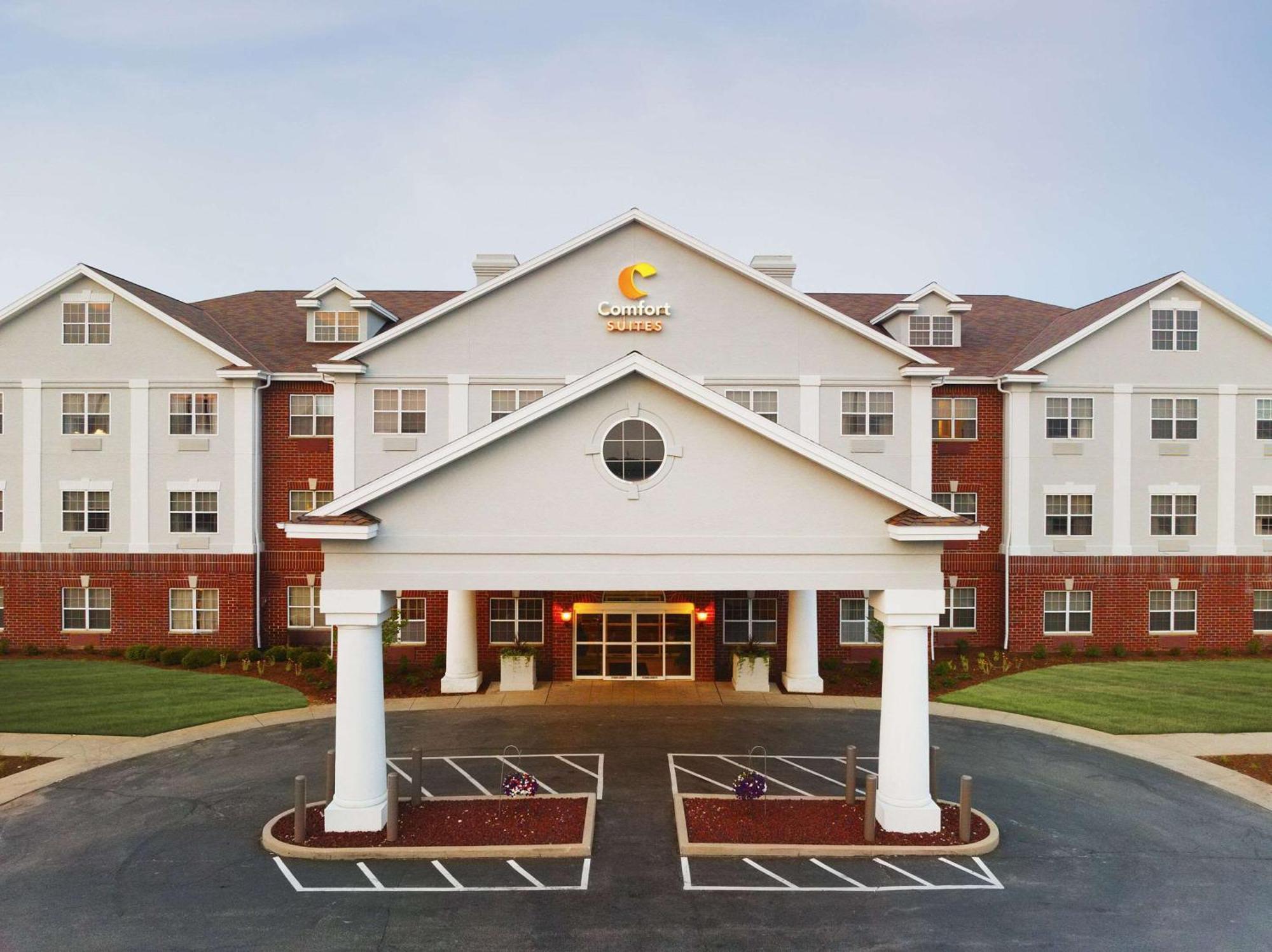 Comfort Suites Milwaukee Airport Oak Creek Exterior photo