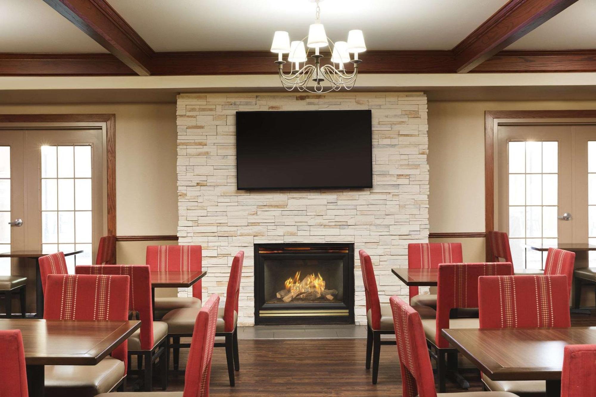 Comfort Suites Milwaukee Airport Oak Creek Exterior photo