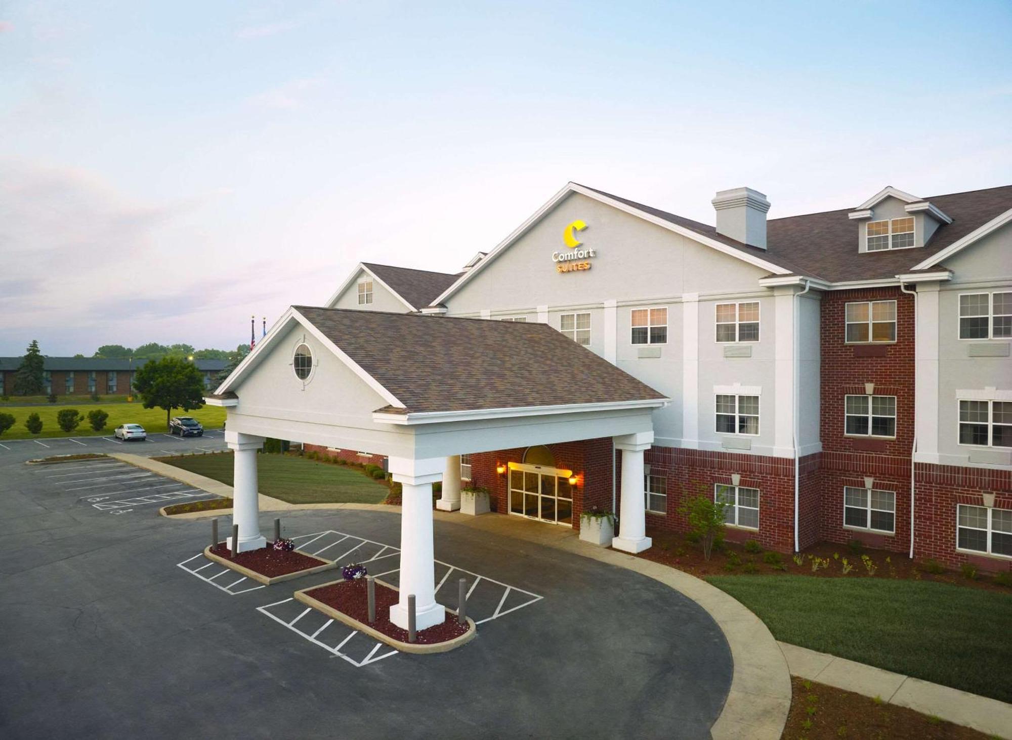 Comfort Suites Milwaukee Airport Oak Creek Exterior photo
