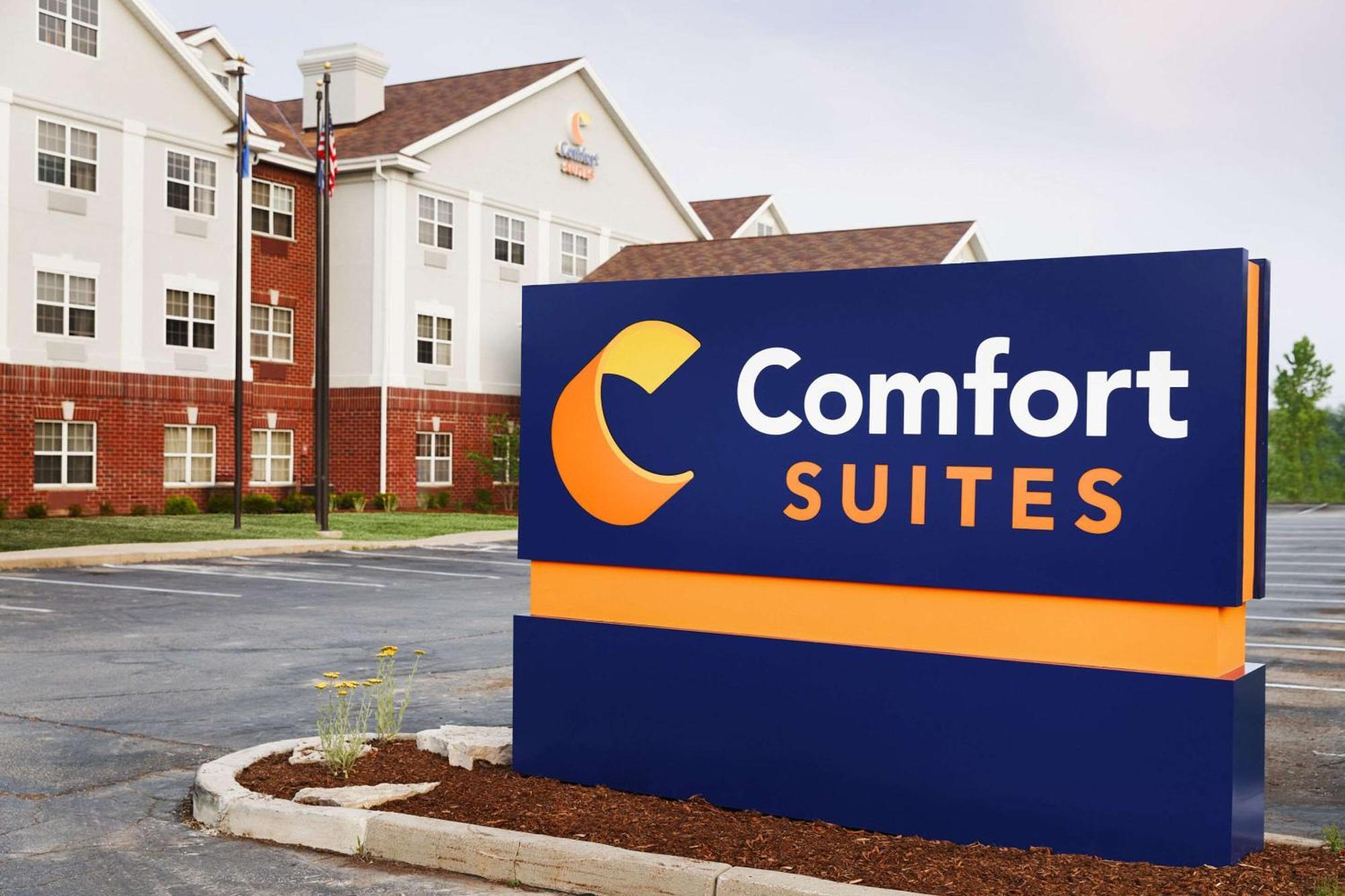 Comfort Suites Milwaukee Airport Oak Creek Exterior photo